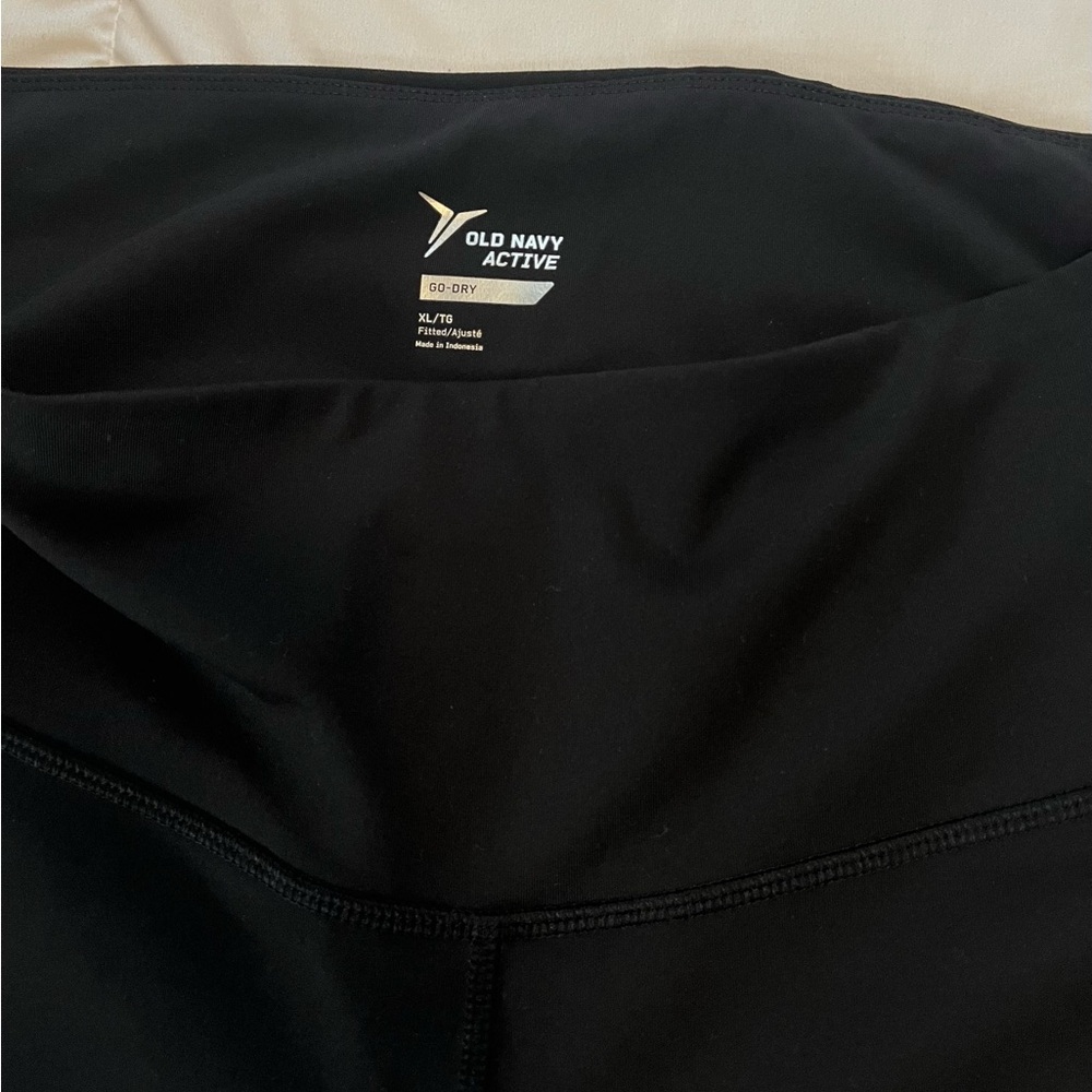 Old Navy Black capri Leggings - Picture 2 of 6